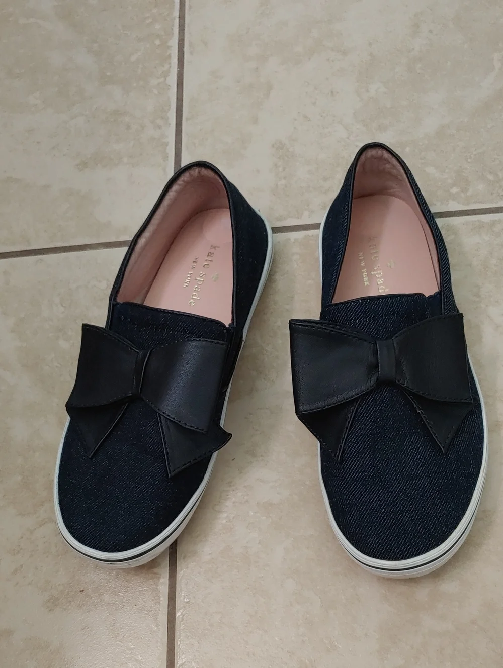 Kate Spade Delise Too Slip-Ons Women's 6.5 Black Bow Blue Denim Sneakers